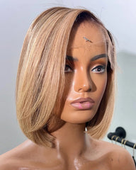 Jade | Perruque bob lisse blond miel à racines foncées, sans colle