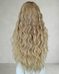 Phoebe | Perruque en dentelle blond beige clair ondulé avec balayage beige doux