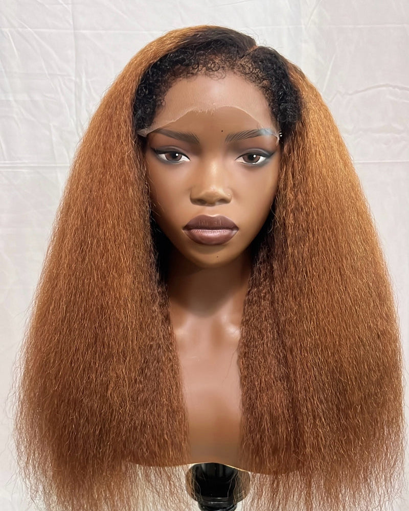 Makena | Perruque hybride lisse et crépue brun cuivré avec une ligne de cheveux réaliste et naturelle