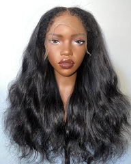 Julie | Perruque hybride réaliste à cheveux ondulés et ligne frontale apparente